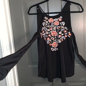 Abercrombie love sleeve cut out sleeve top